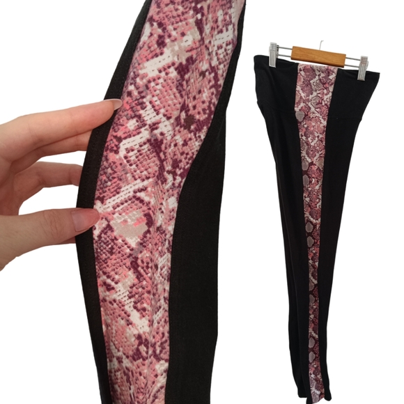 Victoria's Secret Sport Black Cotton Pink Snake Print Sides Leggings Sz XS - Picture 5 of 5